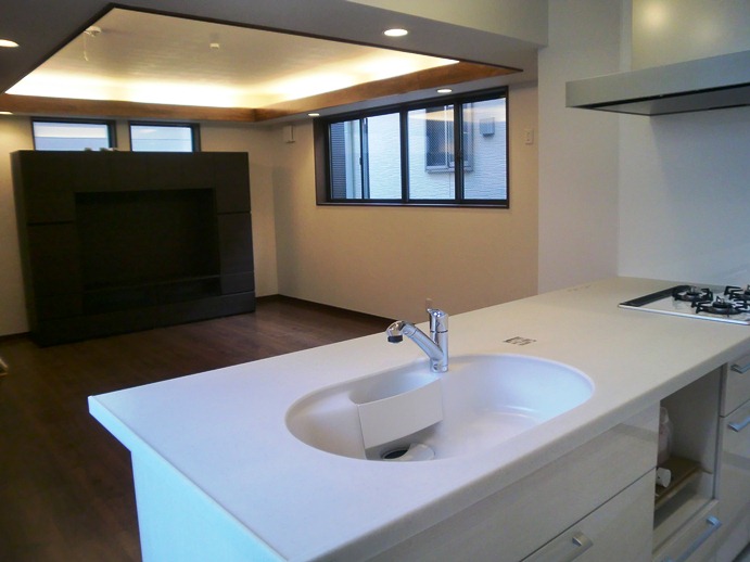 キッチンからリビング