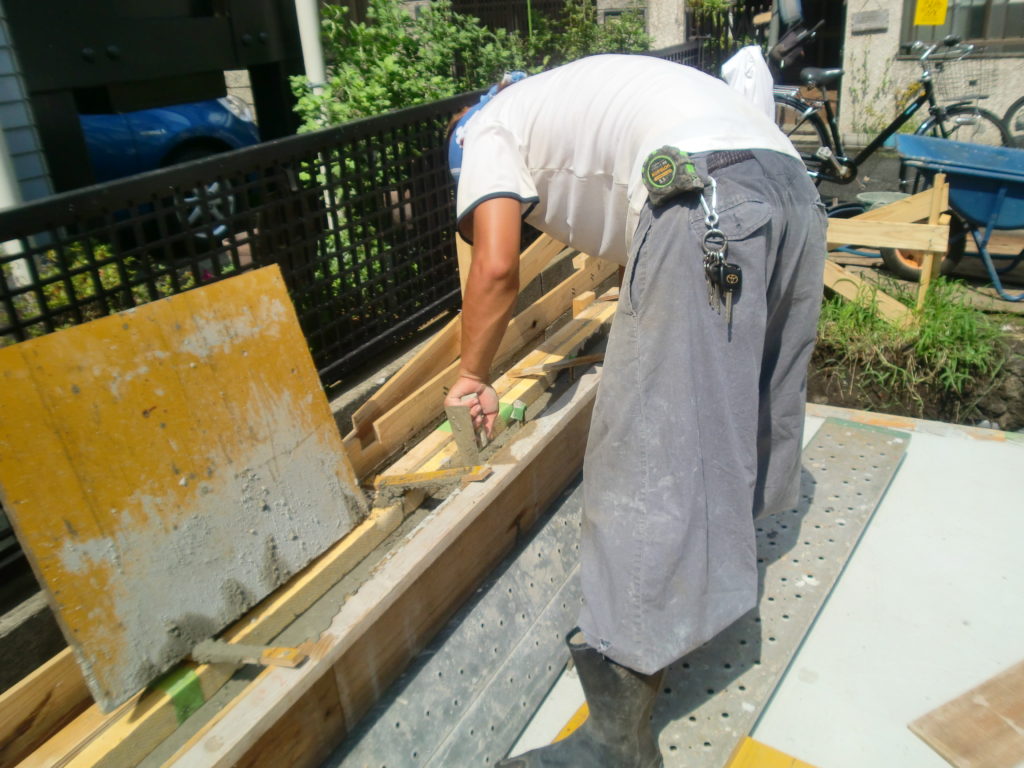 ベタ基礎立ち上がり　コンクリート