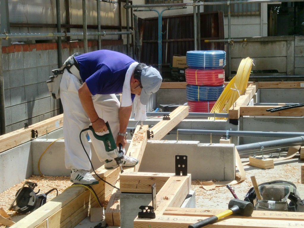 基礎　土台敷き