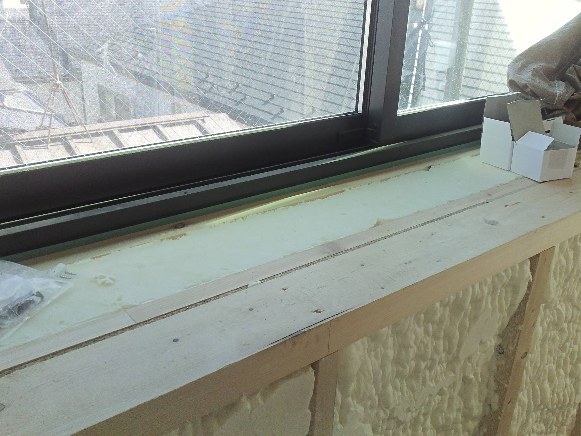 ウレタン断熱材吹付　防火出窓