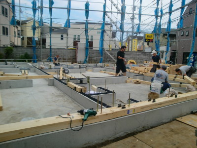 目黒区G邸共同住宅　土台敷き