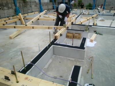 目黒区G邸共同住宅　土台敷