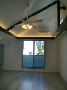 - コトブキホームビルダー|目黒区・品川区の狭小地での注文住宅を手掛ける工務店 lightdeck_on_beam