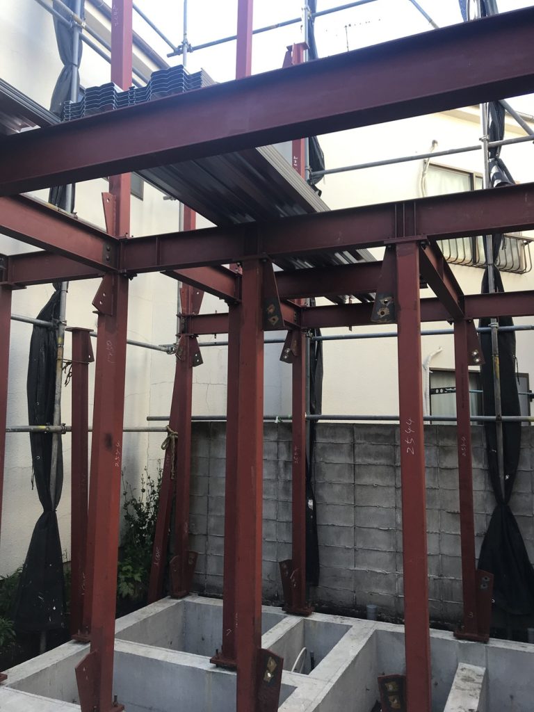 コトブキホームビルダー目黒区A邸　鉄骨住宅建て込み