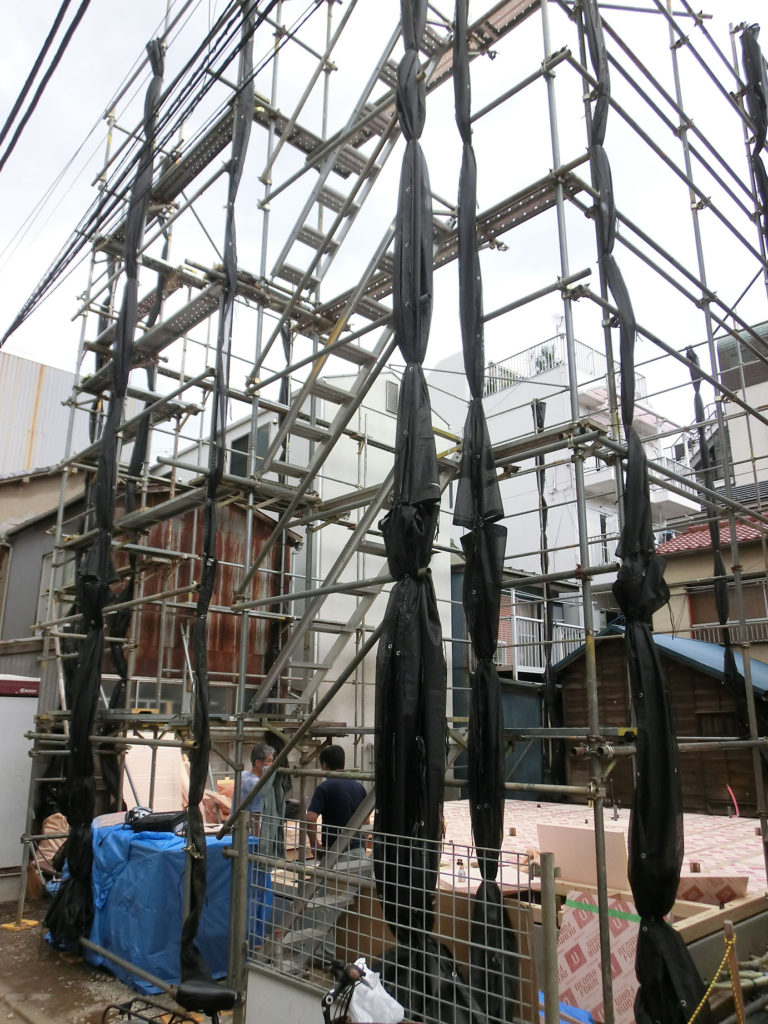 コトブキホームビルダー　品川区S邸賃貸併用住宅　足場