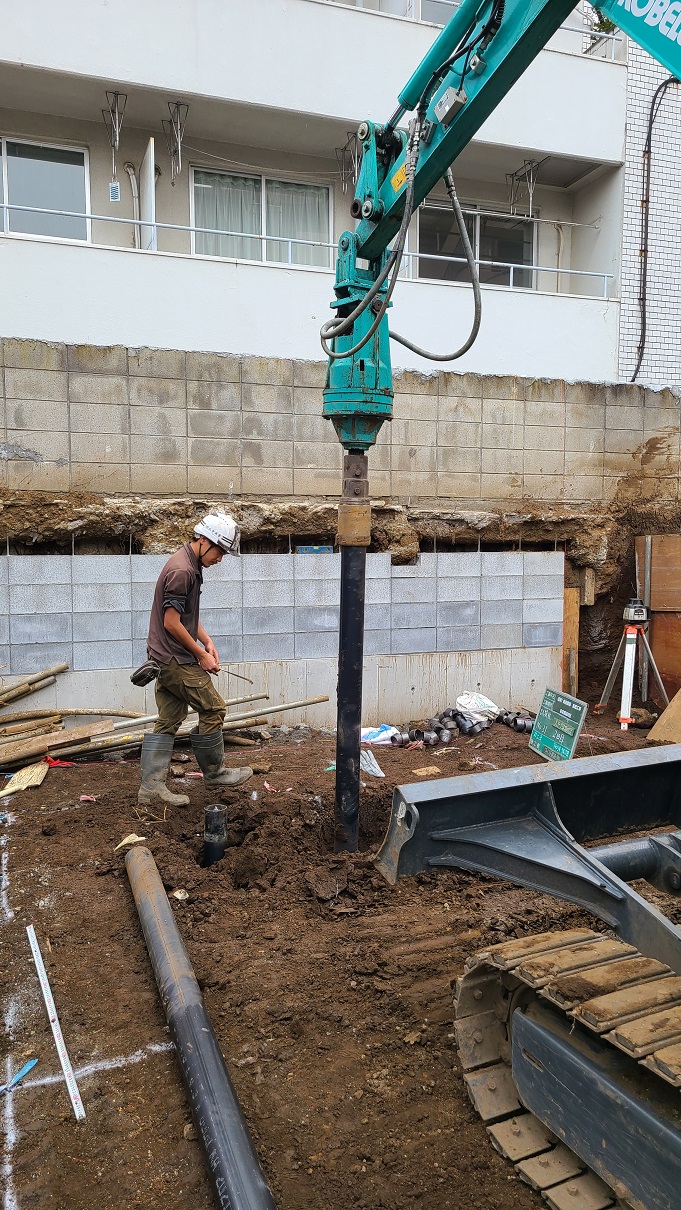 コトブキホームビルダー　鋼管杭工事