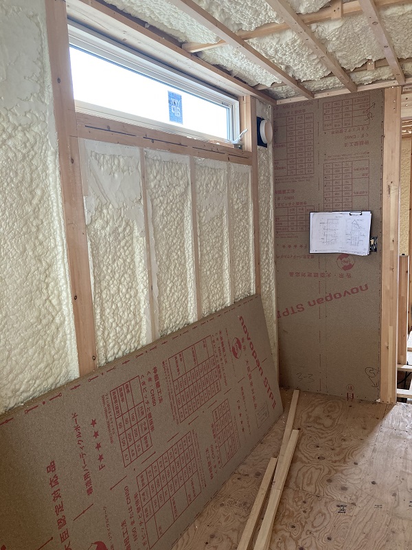 コトブキホームビルダー　ブライト西小山　断熱吹付完了