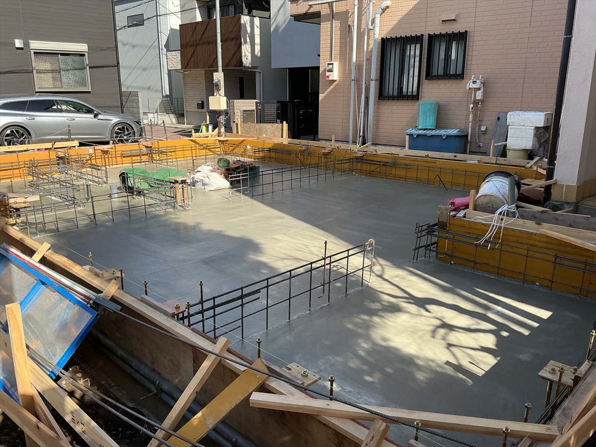 コトブキホームビルダー目黒区A邸賃貸併用住宅　ベタ基礎耐圧版コンクリート打設