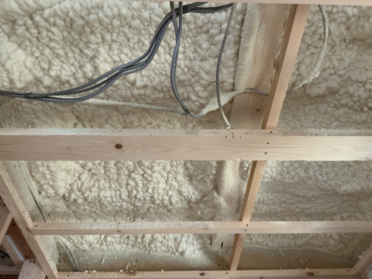 コトブキホームビルダー目黒区A邸　断熱吹付け